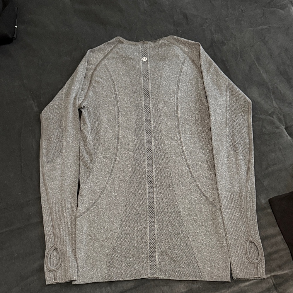 Lululemon athletica Grey Long Sleeve Tee - Picture 5 of 7